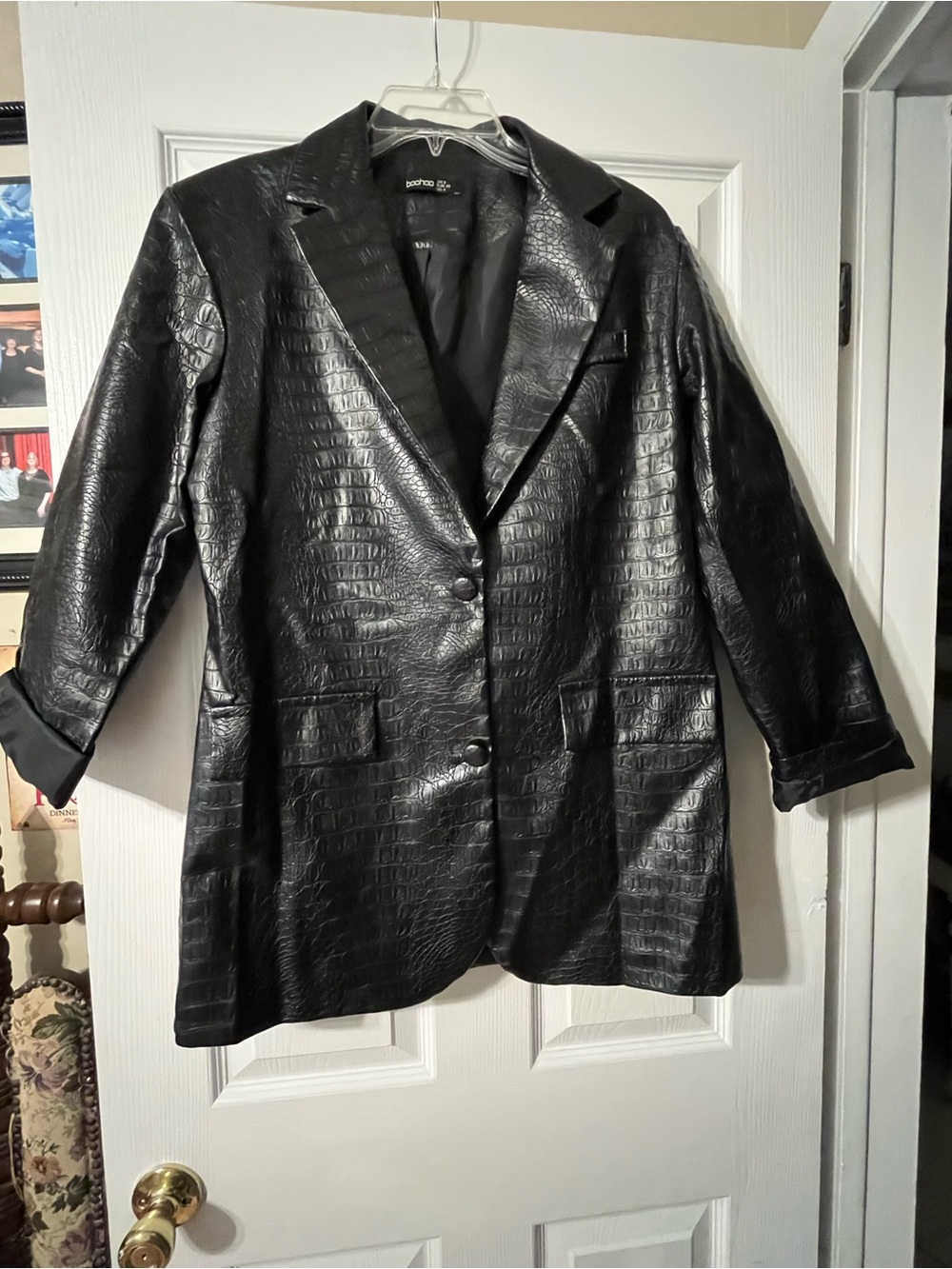 Boohoo Black Faux Croc Blazer Jacket size 4 bottom button on jacket is loose